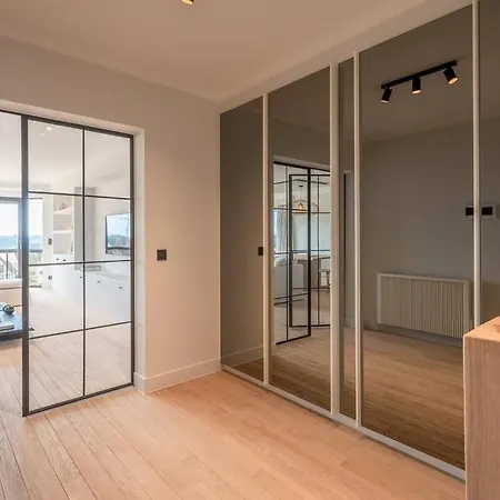 Morgenzon Stijlvol Met Garage, 아파트